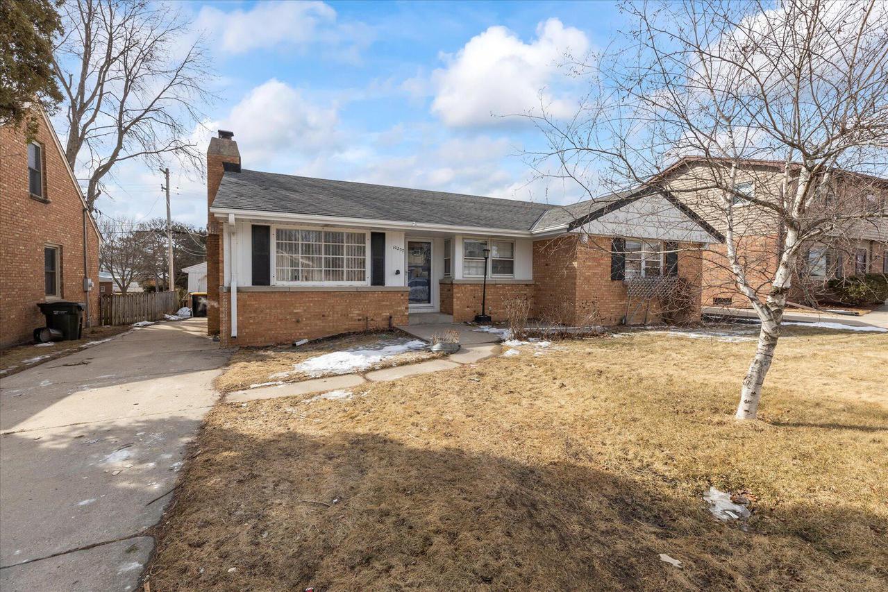 10237 W Feerick Pl, Wauwatosa, WI 53222