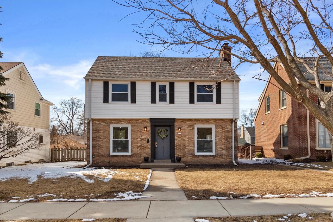 2117 N 90th St, Wauwatosa, WI 53226