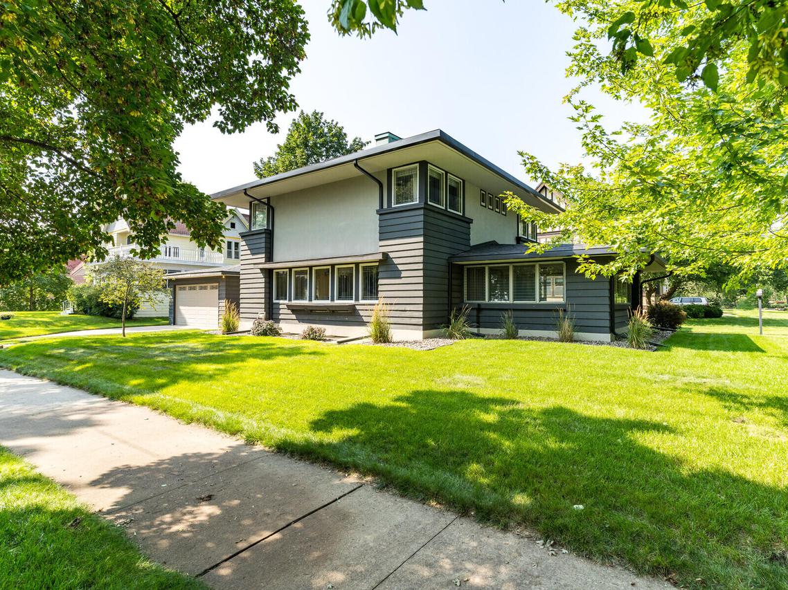 238 17th St., La Crosse, WI 54601