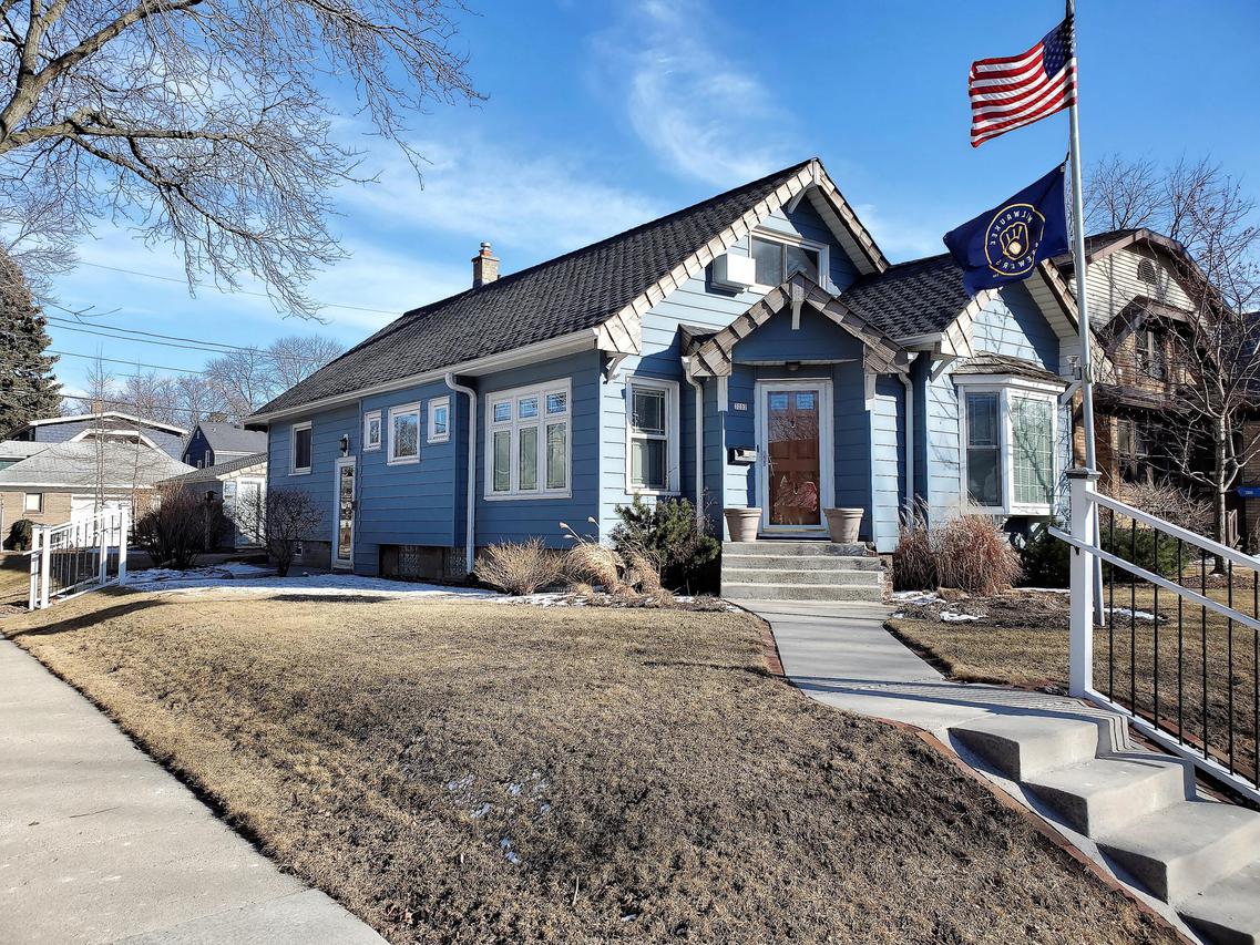 3202 S Pine Ave., Milwaukee, WI 53207