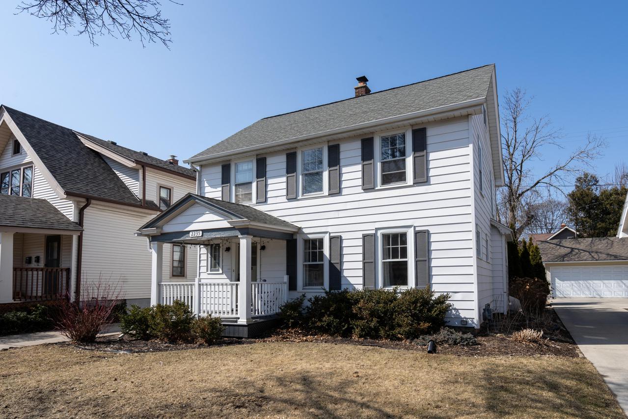 2235 N 68th St, Wauwatosa, WI 53213