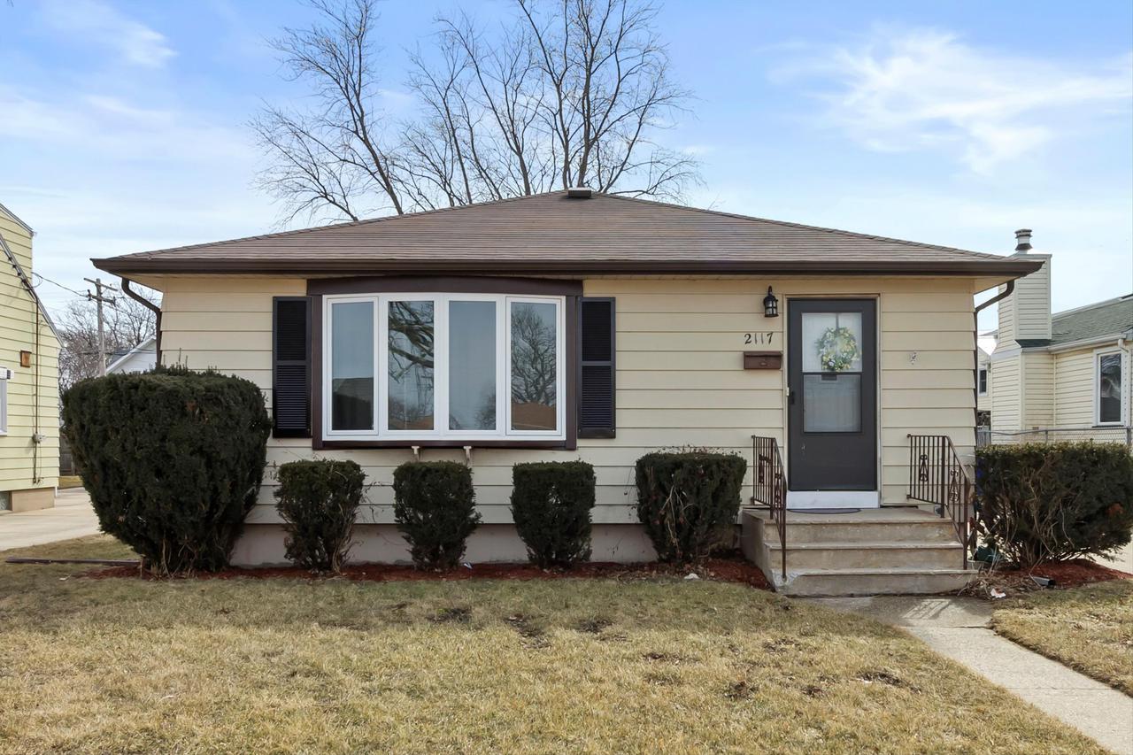 2117 26th St, Kenosha, WI 53140