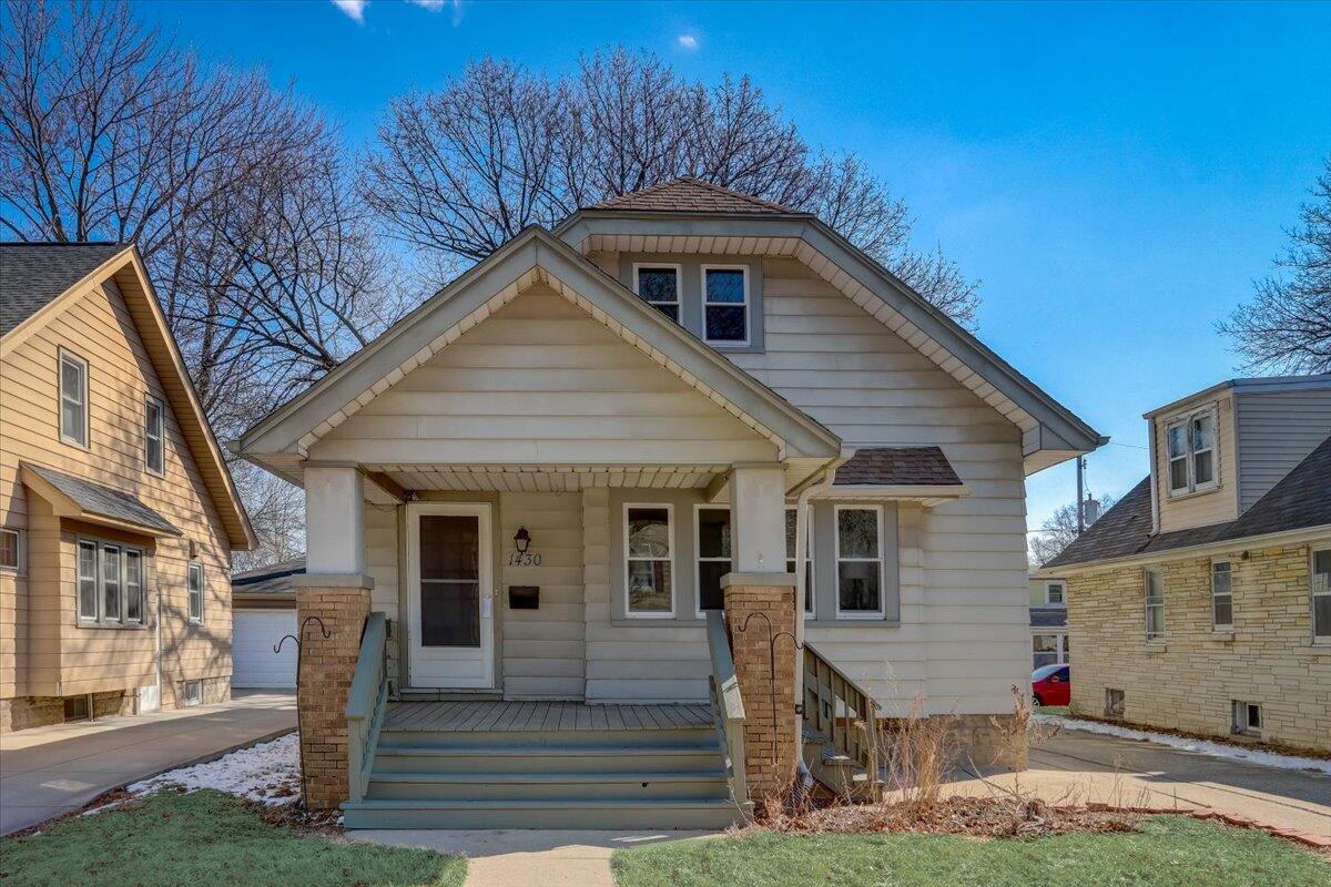 1430 N 68th St, Wauwatosa, WI 53213