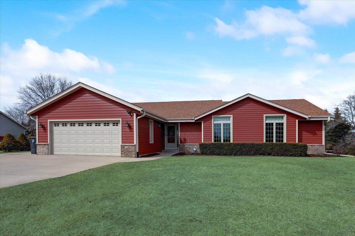 S75W23910 Vernon Hills Dr., Vernon, WI 53103