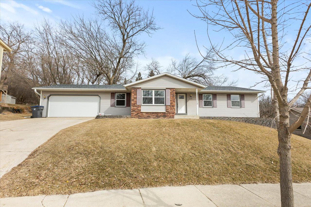 2108 Harris-highland Dr, Waukesha, WI 53188