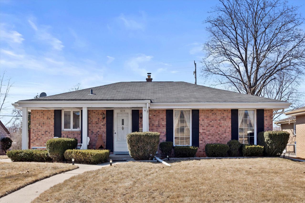 4219 N 92nd St., Wauwatosa, WI 53222