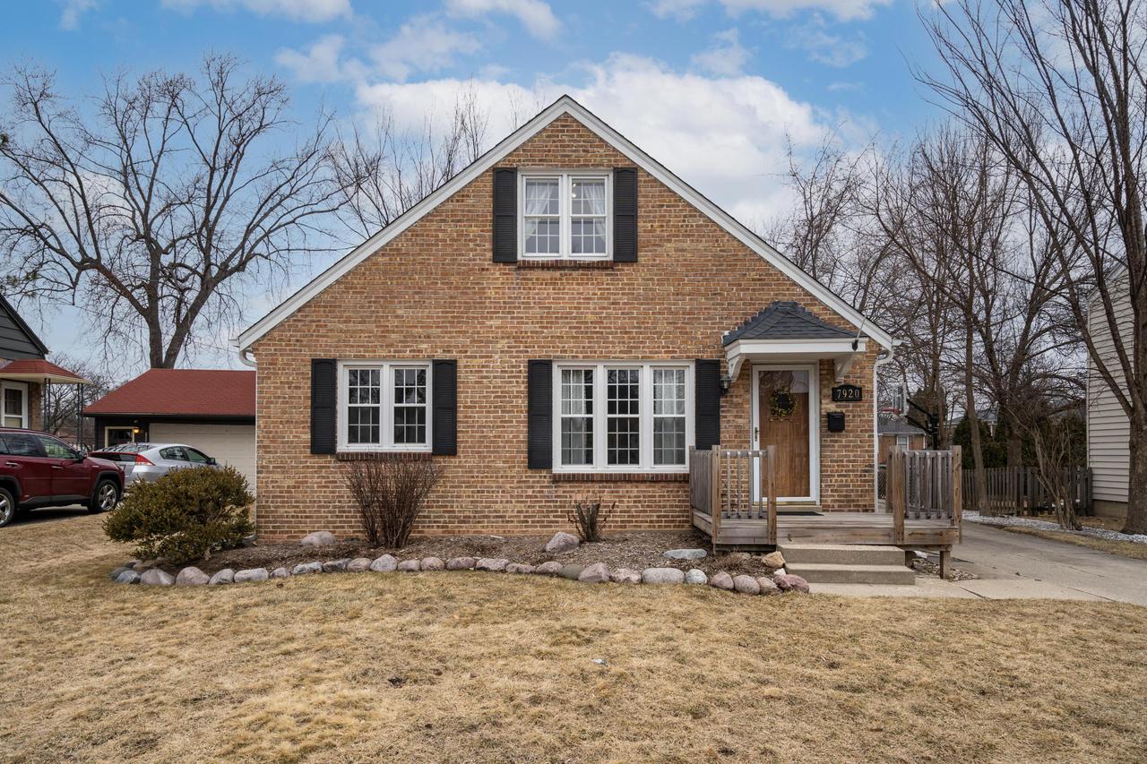 7920 Eagle St, Wauwatosa, WI 53213