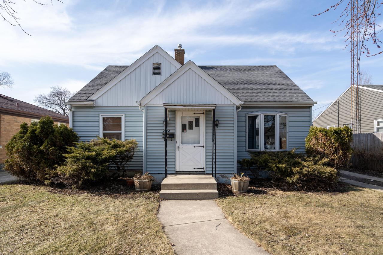 2512 Buchanan Rd, Kenosha, WI 53143