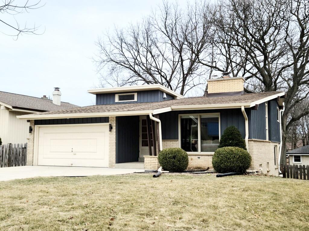 3350 N Knoll Blvd., Wauwatosa, WI 53222