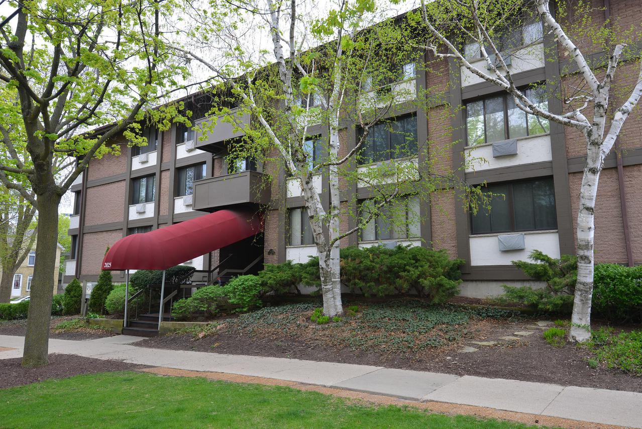 2025 E Greenwich Ave #211, Milwaukee, WI 53211