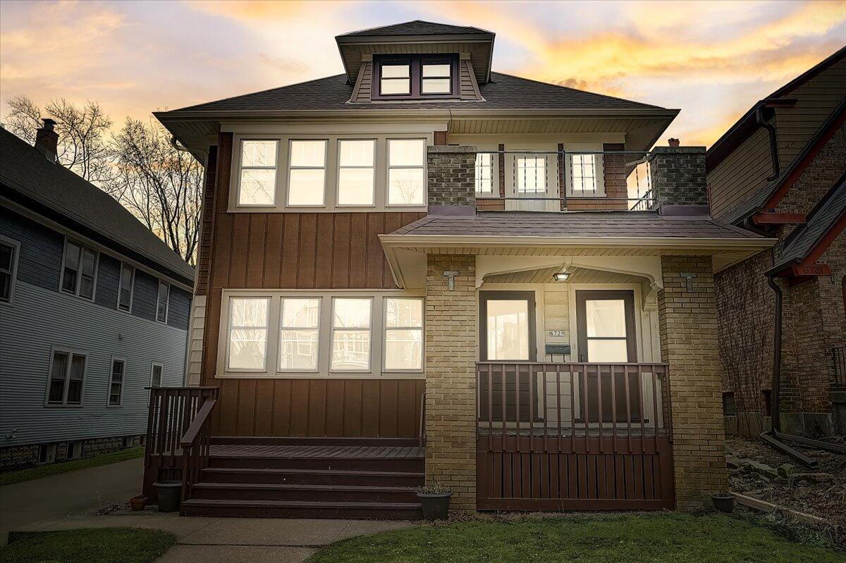 6727 W Lloyd St #6729, Wauwatosa, WI 53213