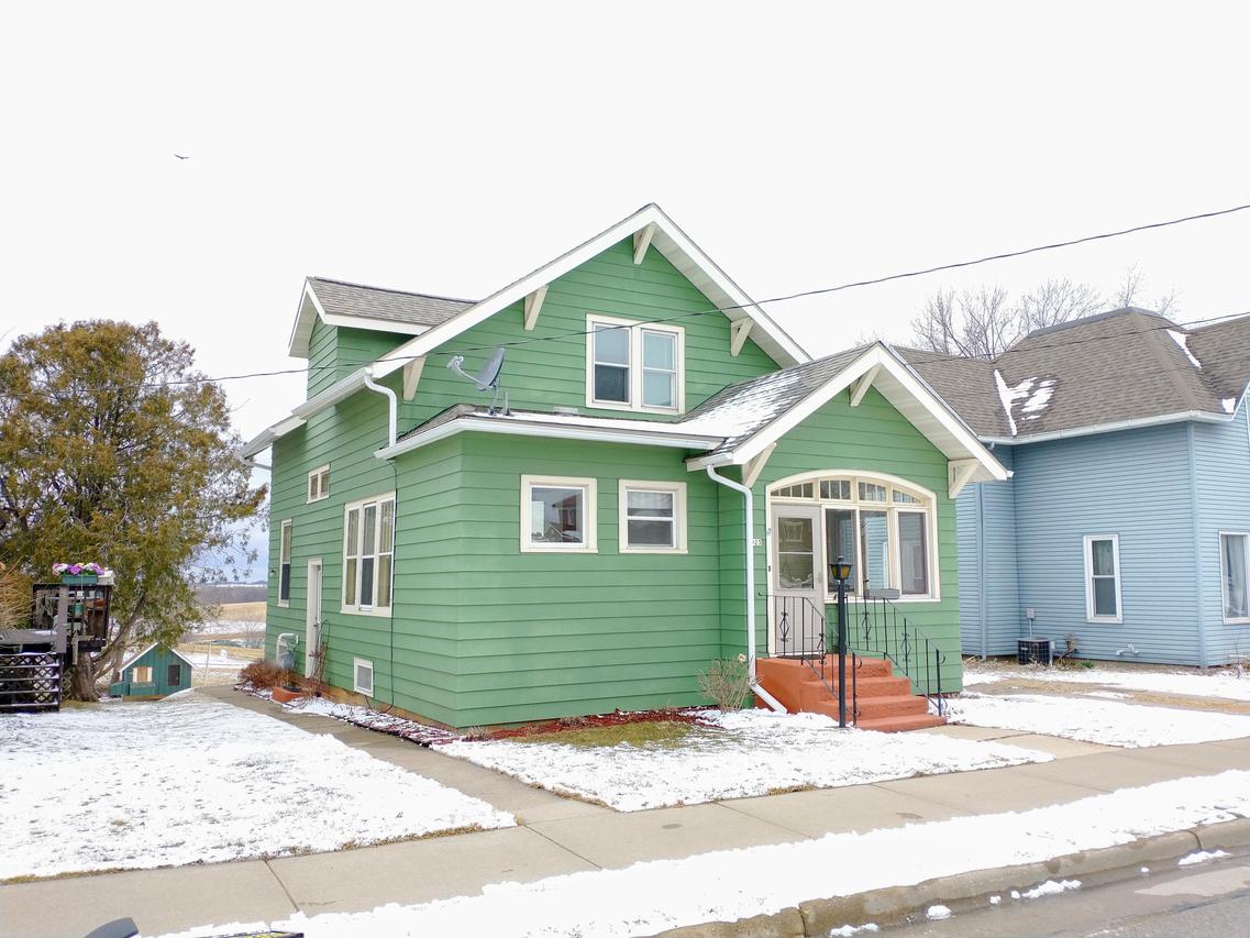 923 Cremer Ave, Cashton, WI 54619