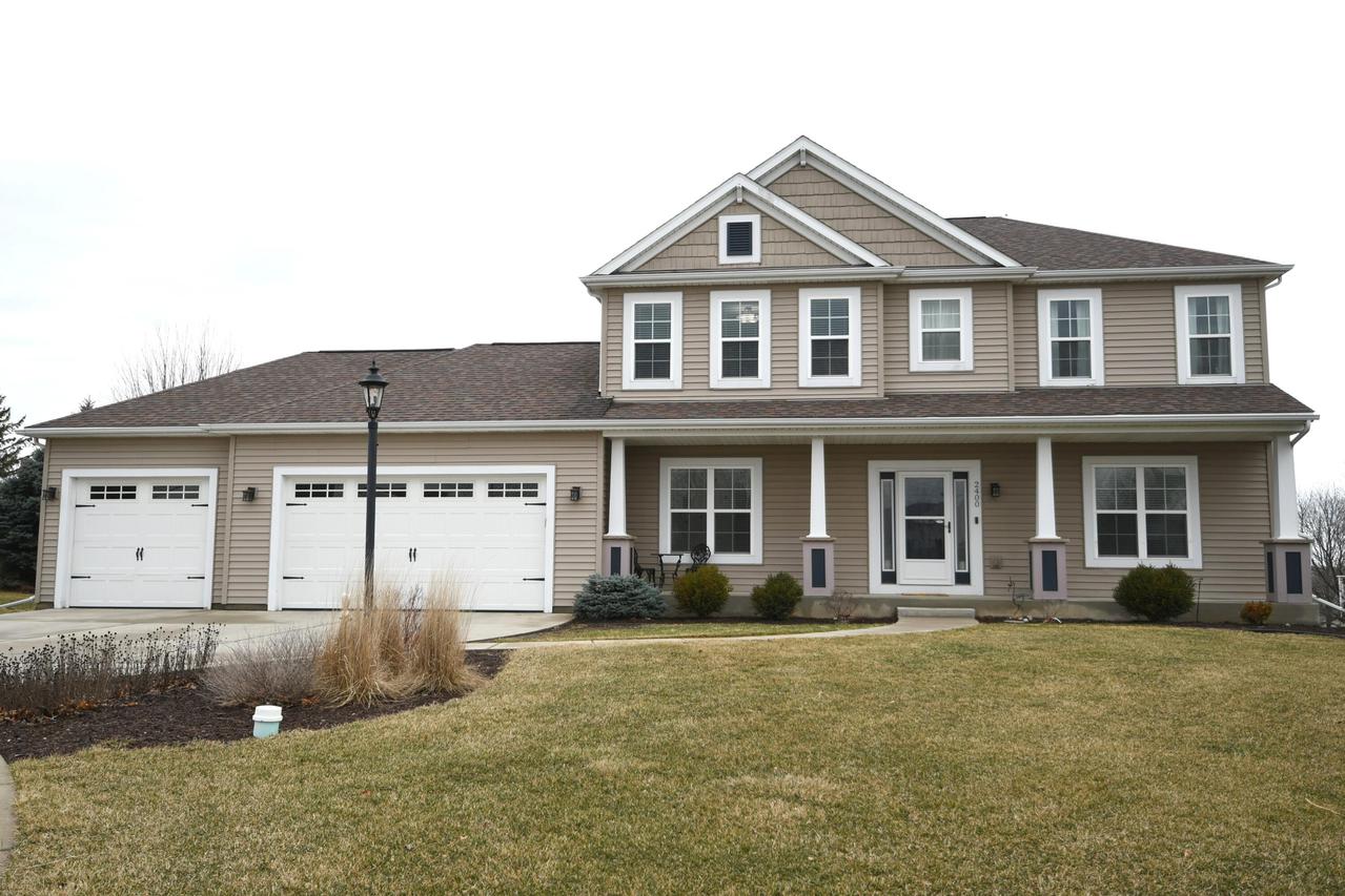 2400 Dana Ct, Waukesha, WI 53189
