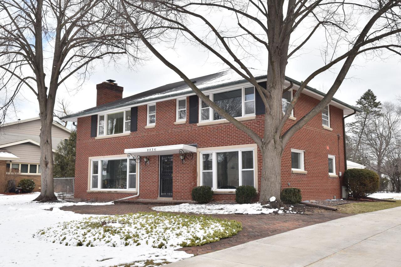 8034 N Links Way, Fox Point, WI 53217