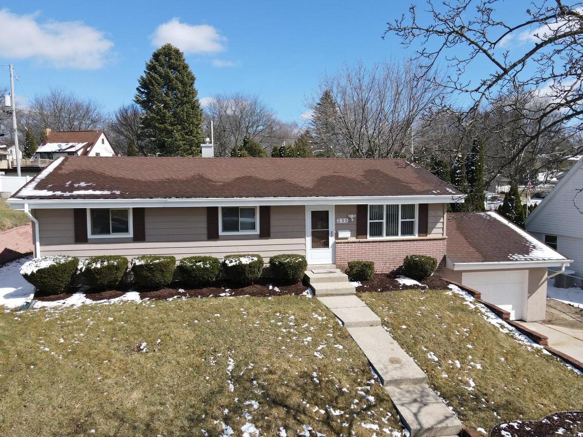 235 Jasper Ln, Waukesha, WI 53188