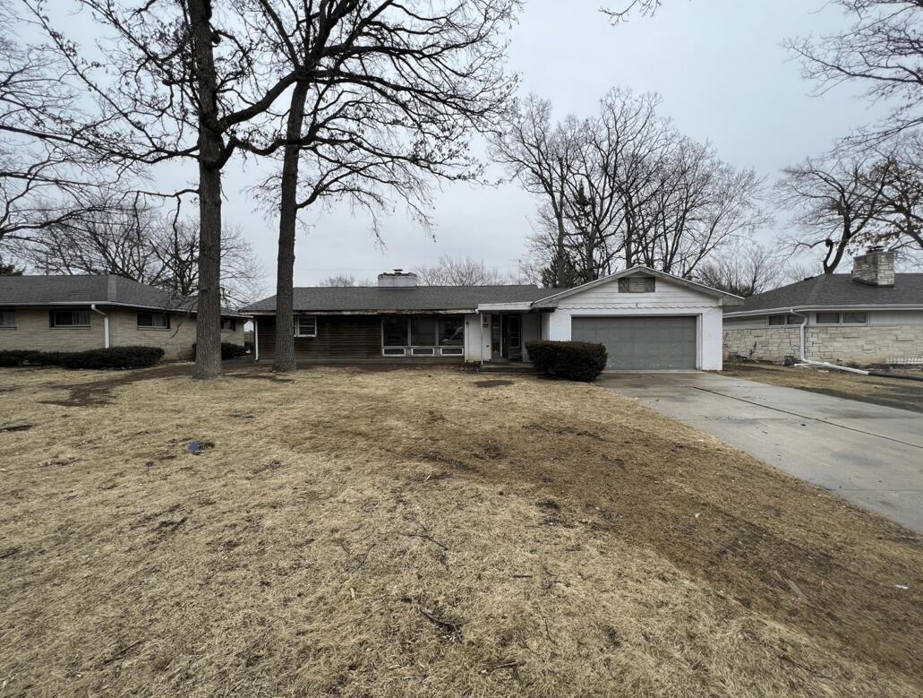 4466 N 109th St., Wauwatosa, WI 53225