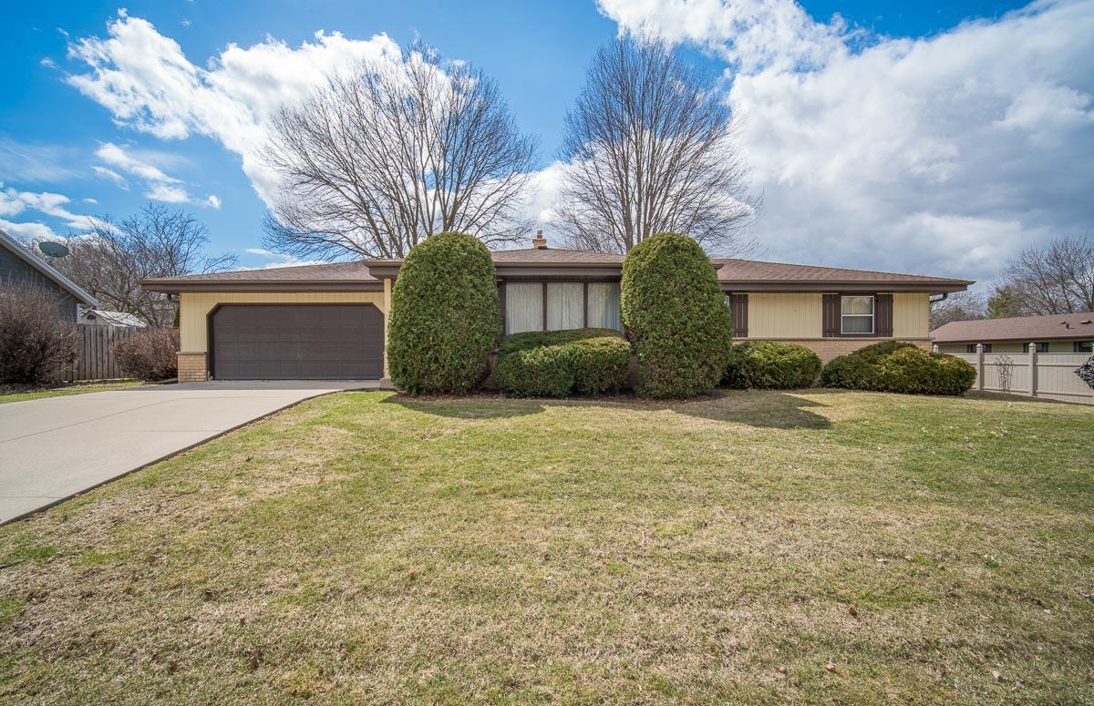 508 S Comanche Ln., Waukesha, WI 53188