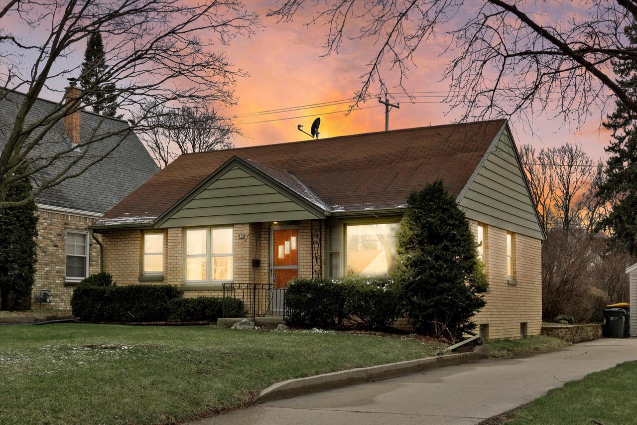 439 N 104th St., Wauwatosa, WI 53226