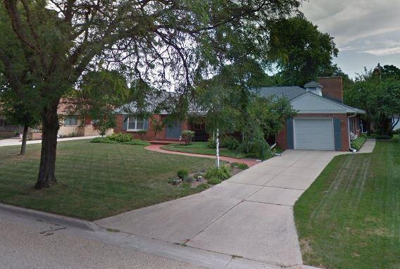 3134 N 105th St, Wauwatosa, WI 53222