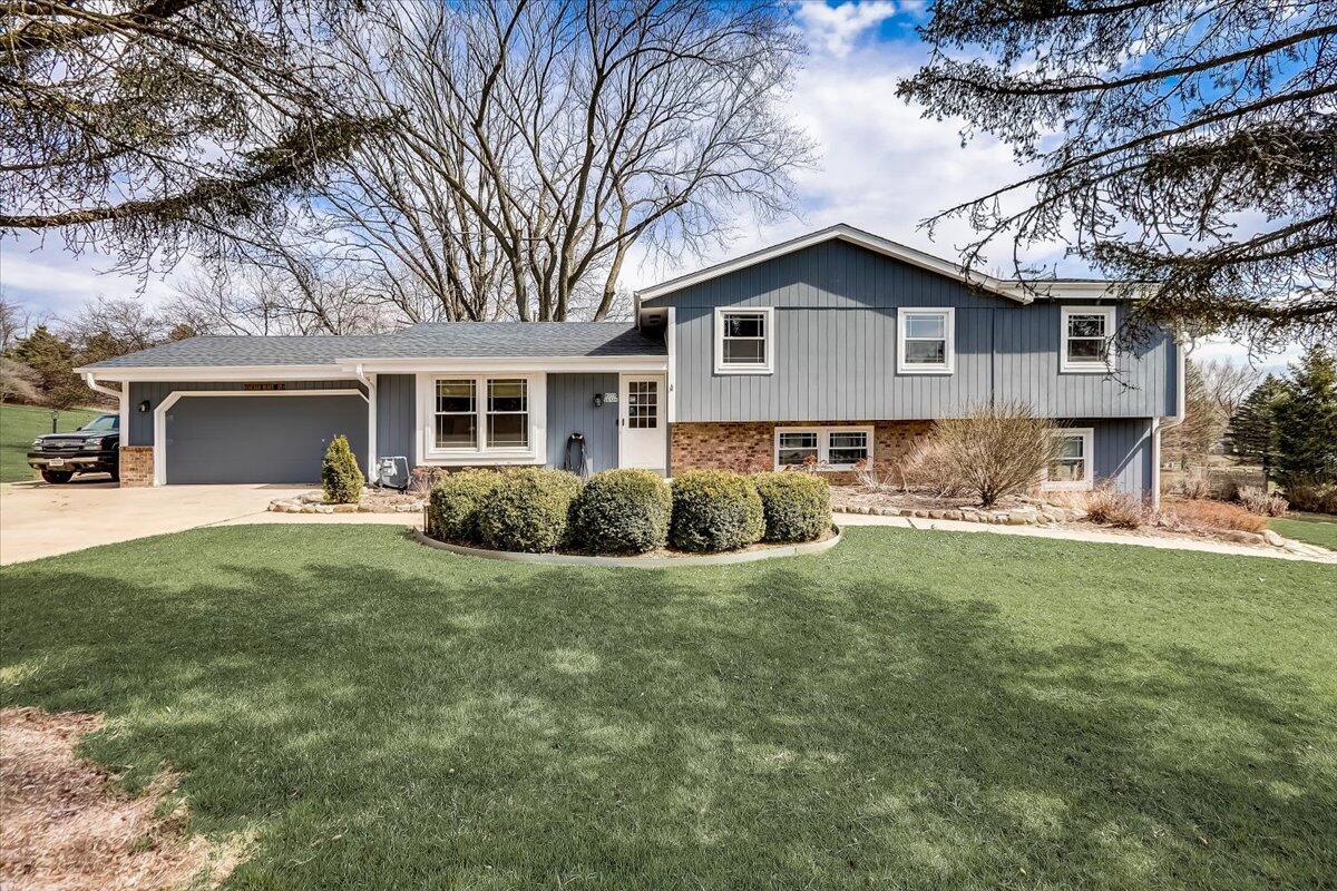 W259S6720 Pheasant Dr, Vernon, WI 53189