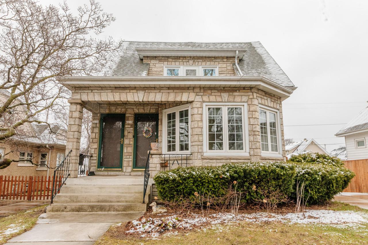 2218 N 70th St #2220, Wauwatosa, WI 53213