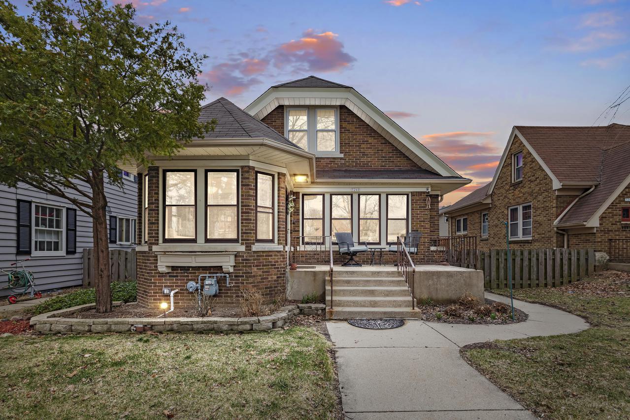 3260 S Lenox St, Milwaukee, WI 53207