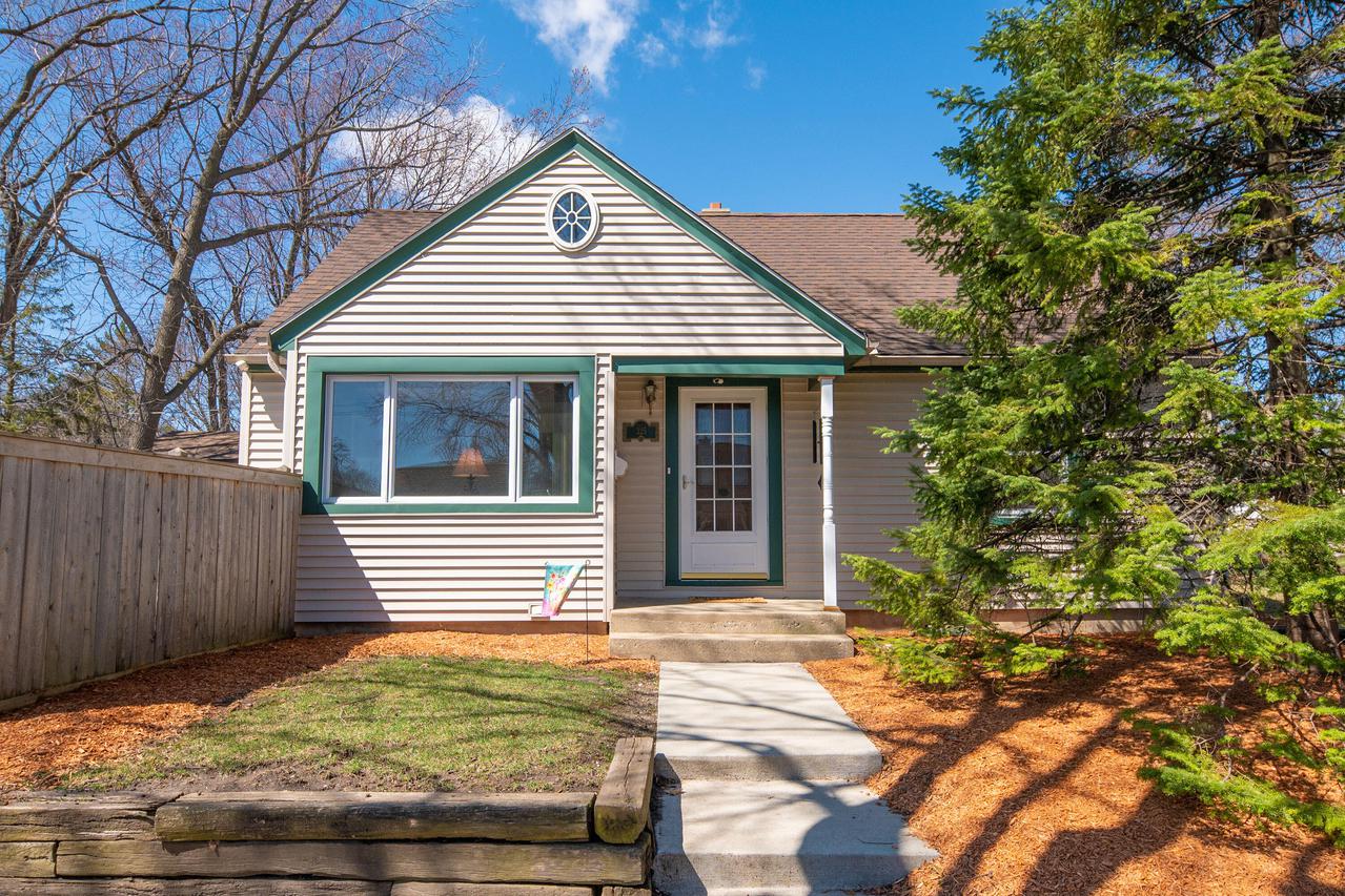 325 N 90th St., Wauwatosa, WI 53226