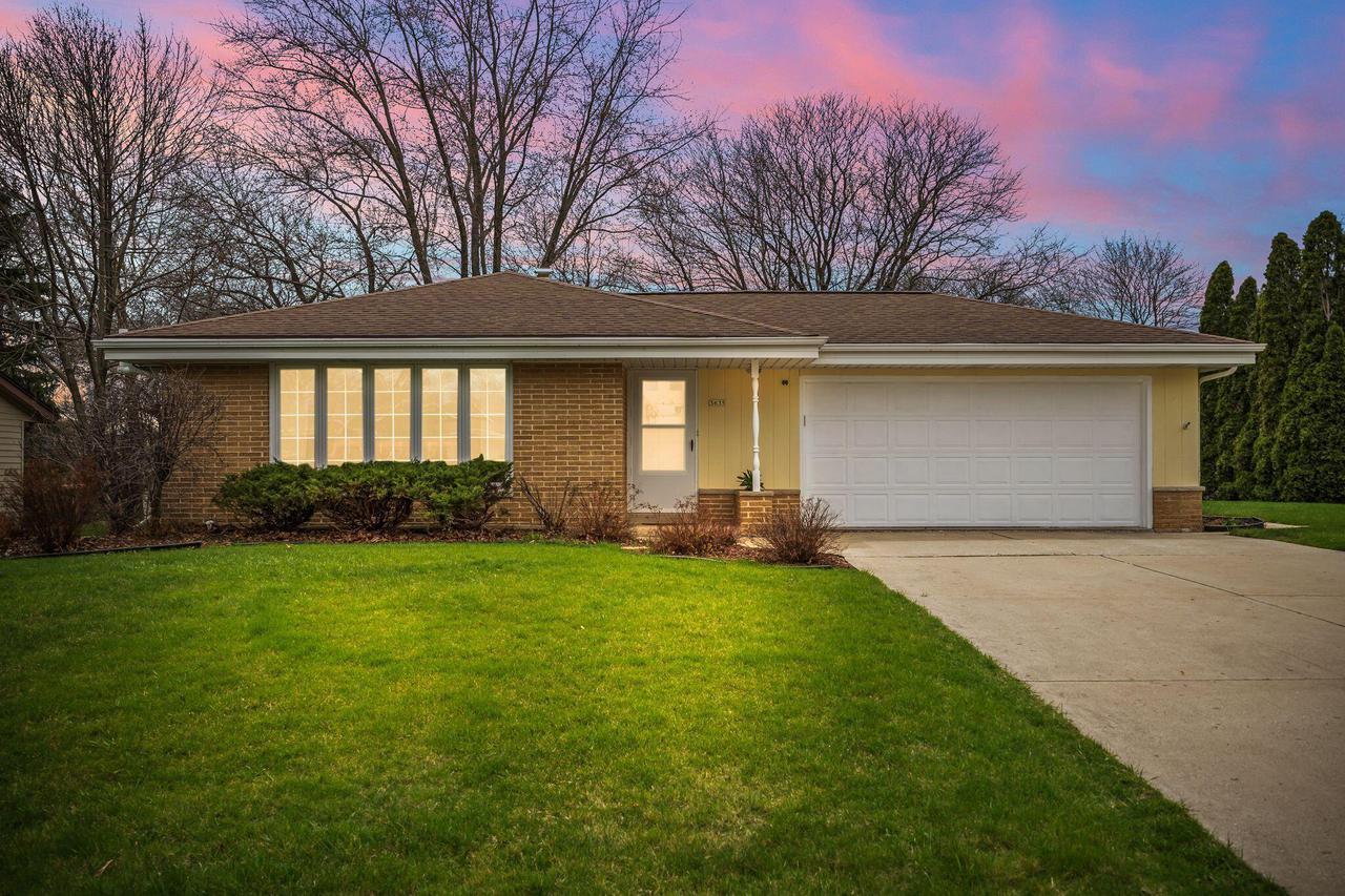 3635 S Brentwood Rd., New Berlin, WI 53151