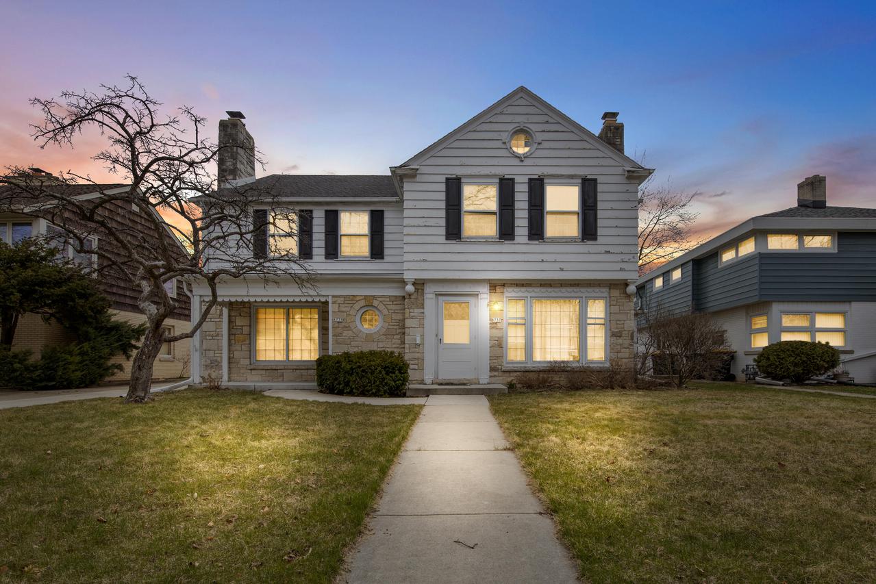 8735 Park View Ct. #8737, Wauwatosa, WI 53226