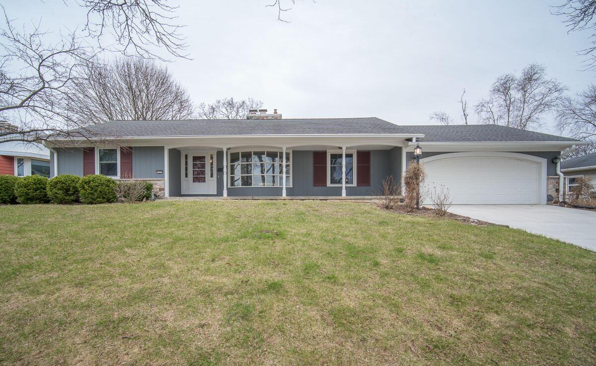 1023 Belmont Dr., Waukesha, WI 53186
