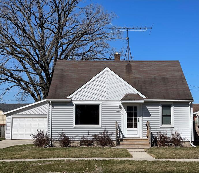 2208 S 17th St, Sheboygan, WI 53081