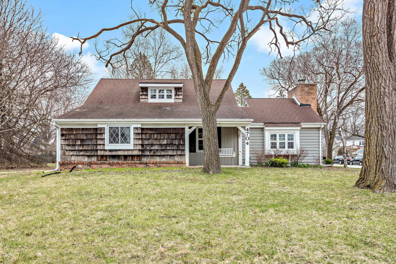 4704 N 106th St., Wauwatosa, WI 53225