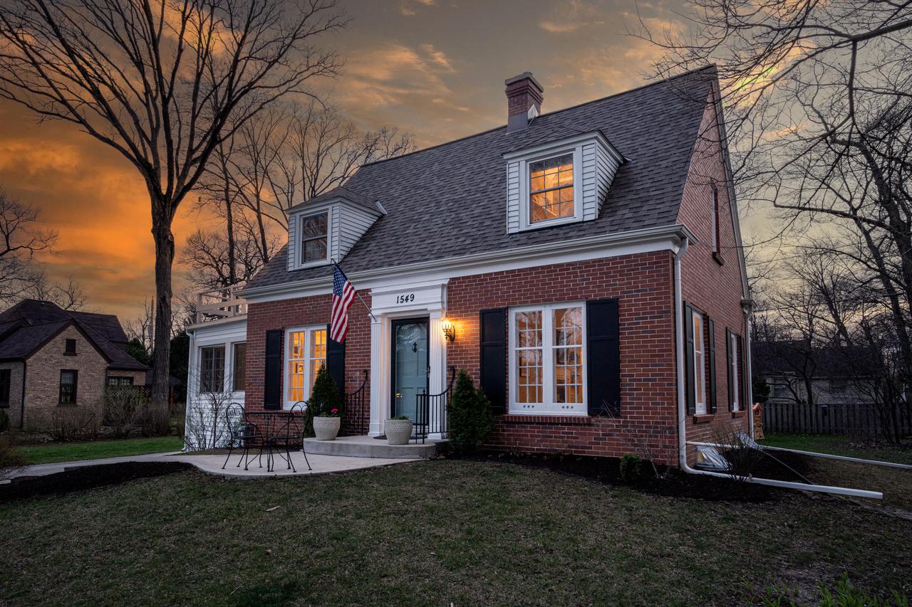 1549 N 122nd St., Wauwatosa, WI 53226