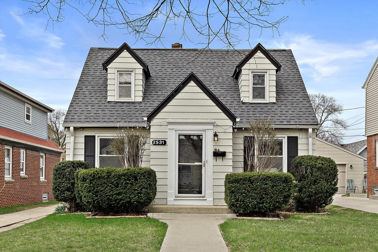 2531 N 71st St, Wauwatosa, WI 53213
