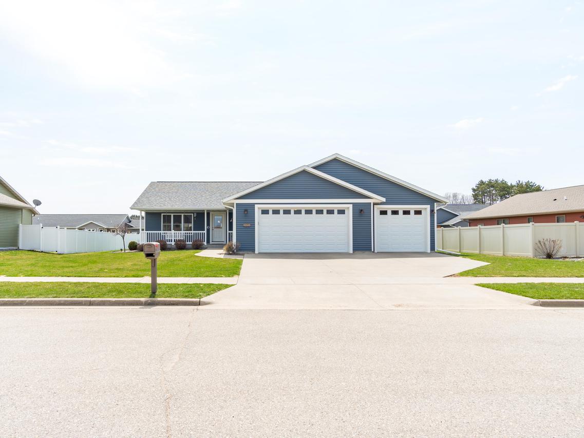 1202 Newport Ln., Holmen, WI 54636