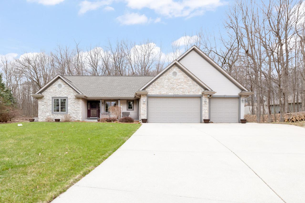 1575 Pine Cove Ct., Slinger, WI 53086