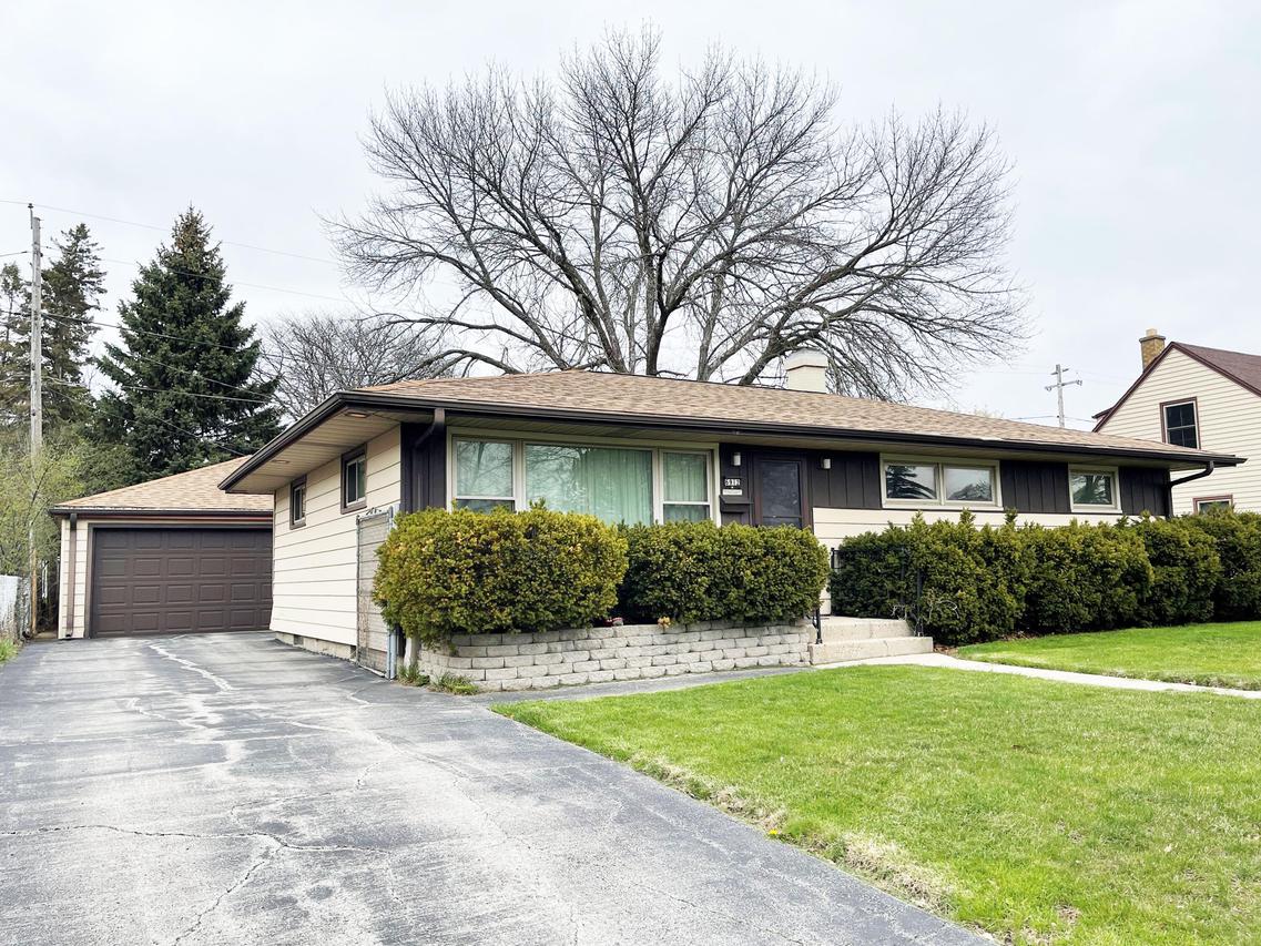 6912 W Kinnickinnic River Pkwy., Milwaukee, WI 53219