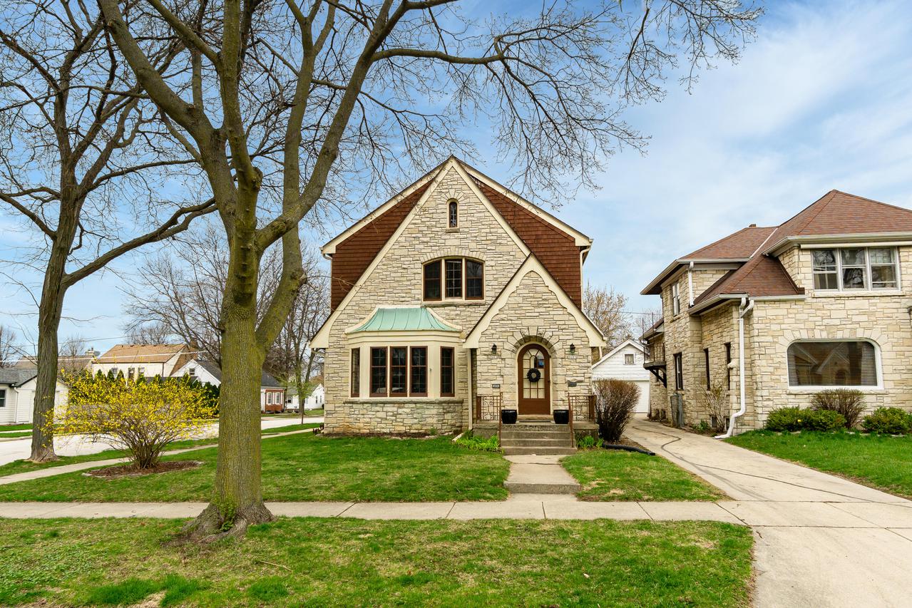 2603 N 62nd St. #2605, Wauwatosa, WI 53213