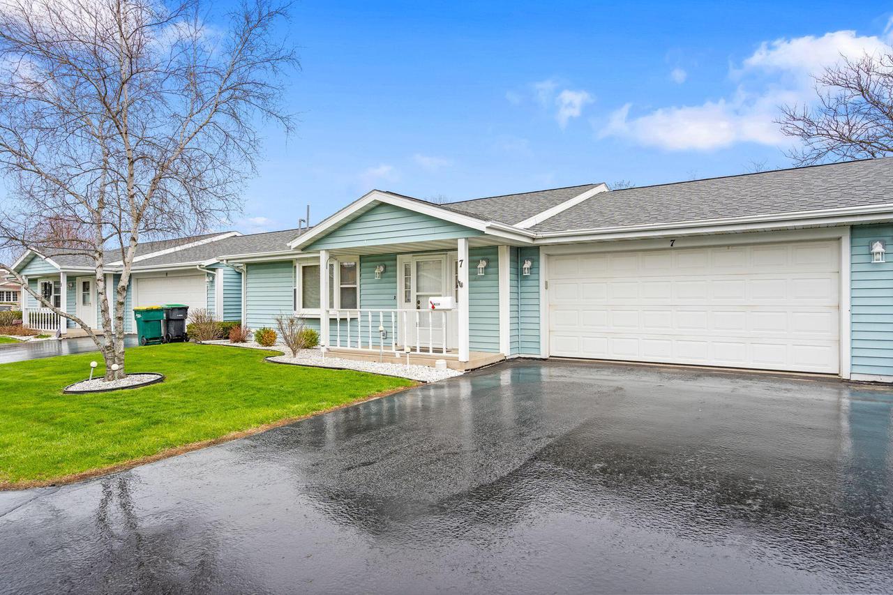 409 E 3rd Ave. #7, Elkhorn, WI 53121