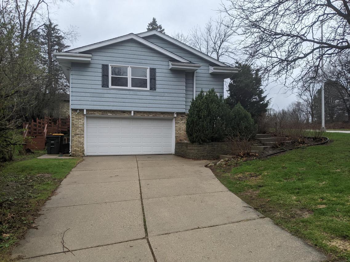 10749 W Keefe Ave, Wauwatosa, WI 53222