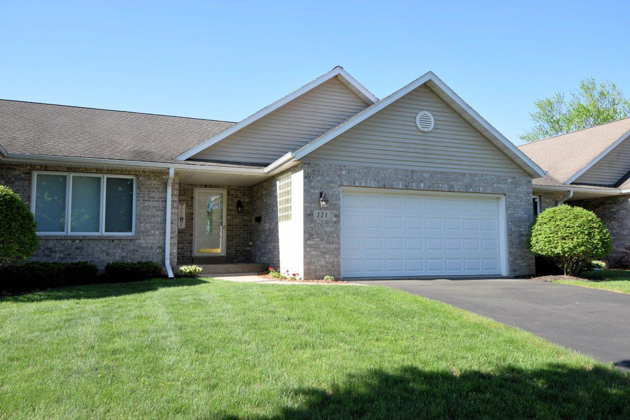121 Macarthur Dr., Mukwonago, WI 53149