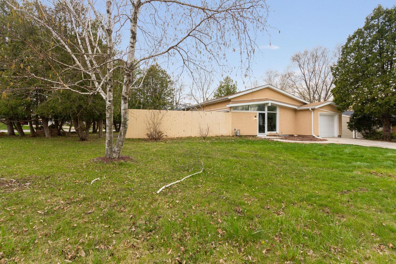 4401 N Glenway St, Wauwatosa, WI 53225