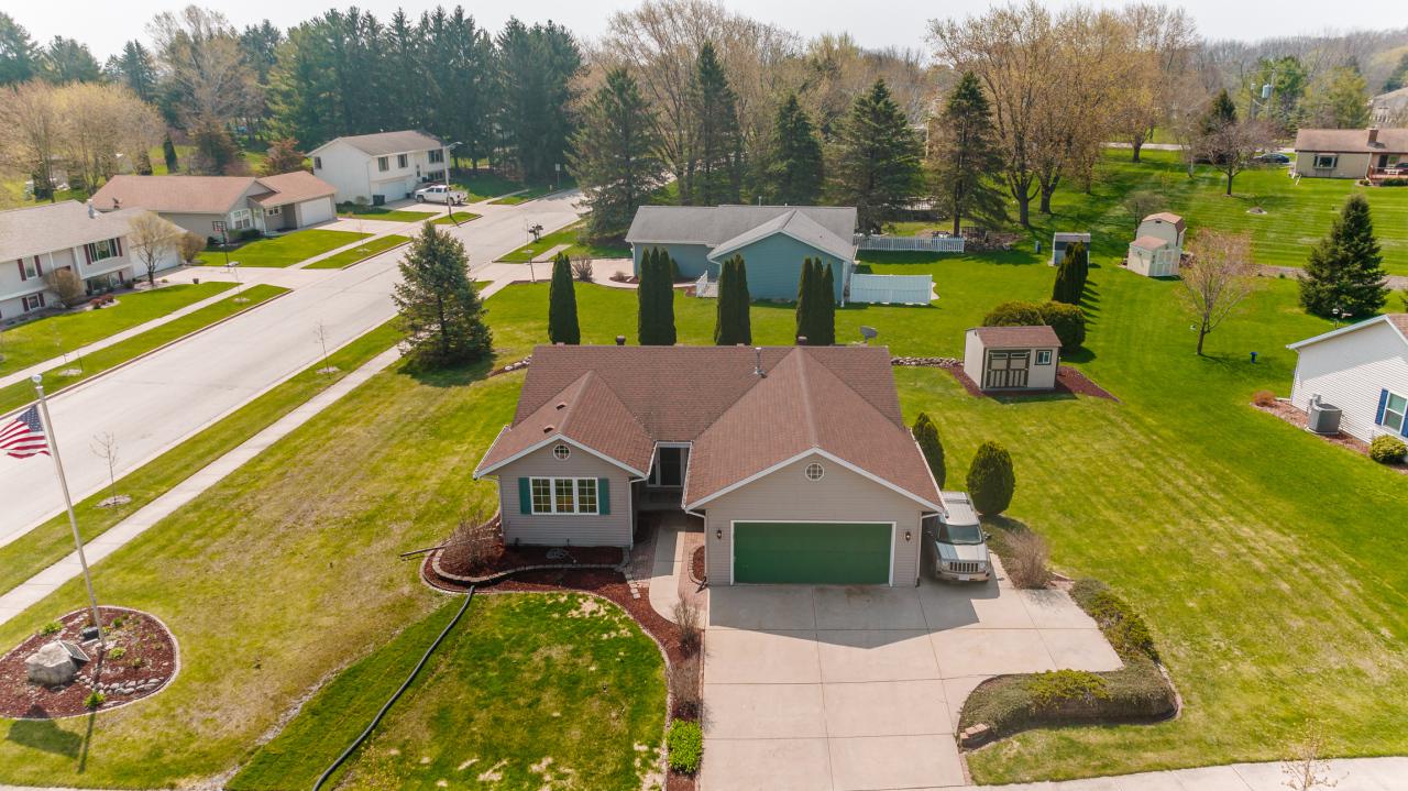 3301 Mary Ann Dr., Waukesha, WI 53188