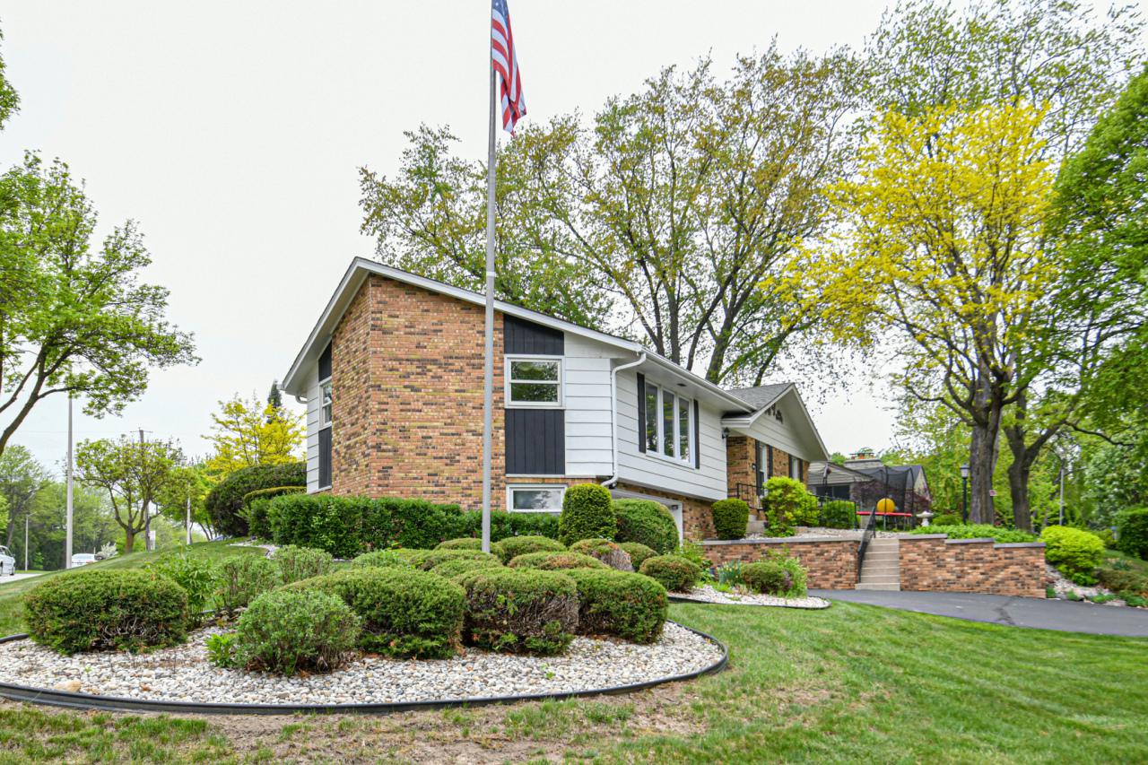 3111 N Knoll Ter., Wauwatosa, WI 53222