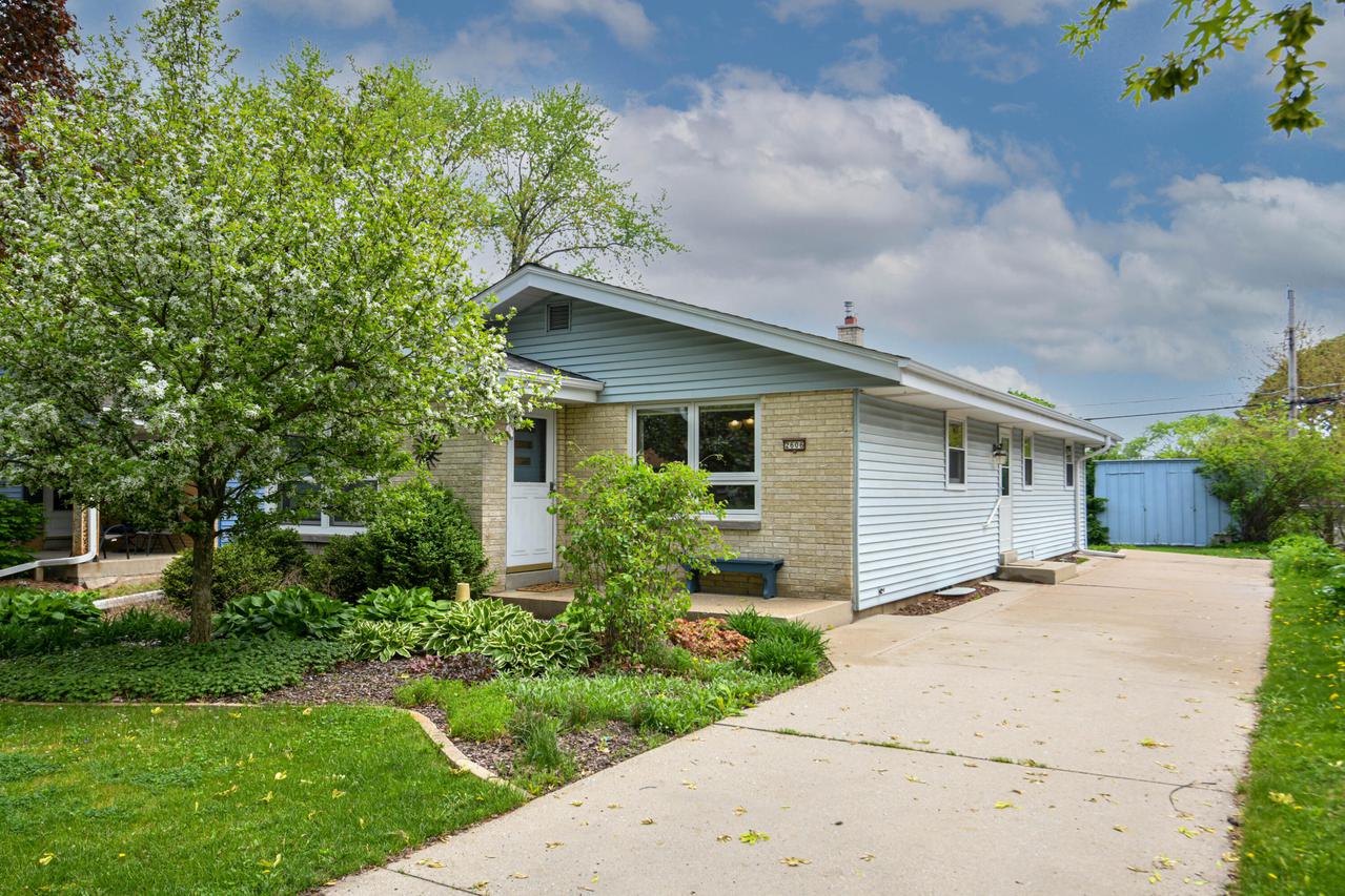 2606 N 115th St., Wauwatosa, WI 53226
