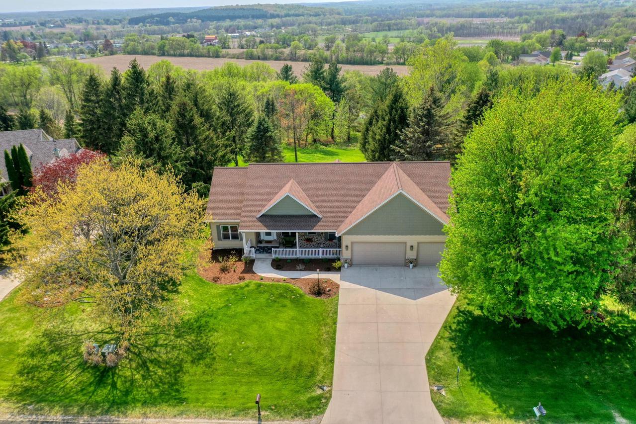 N819 Oak Ridge Dr., Ashippun, WI 53066