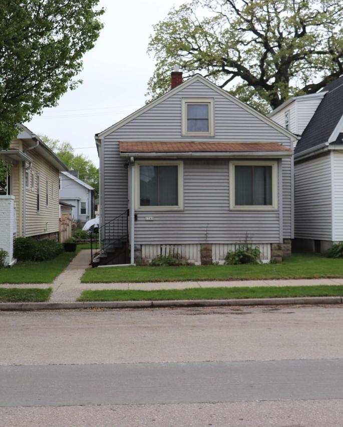 1549 S 72nd St, West Allis, WI 53214