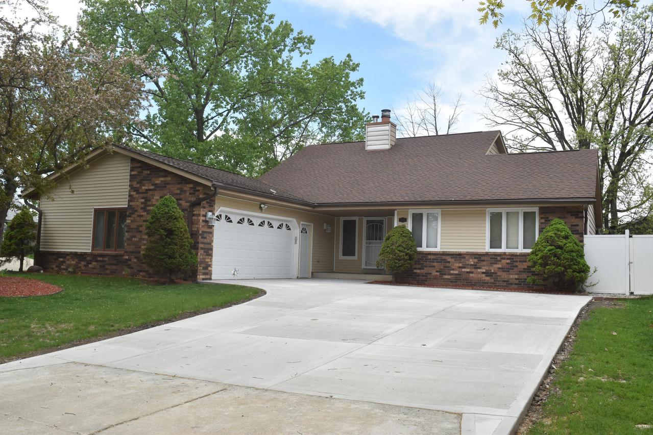 4061 S 72nd St, Milwaukee, WI 53220