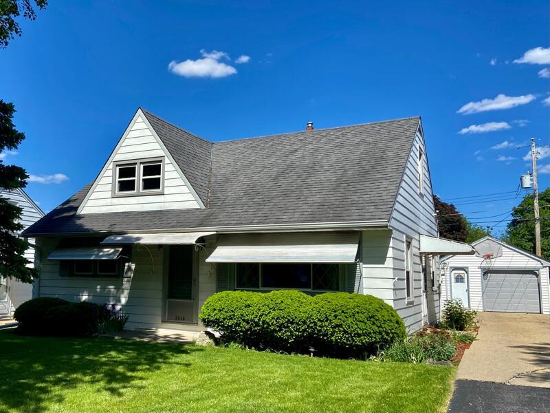 2636 N 115th St., Wauwatosa, WI 53226