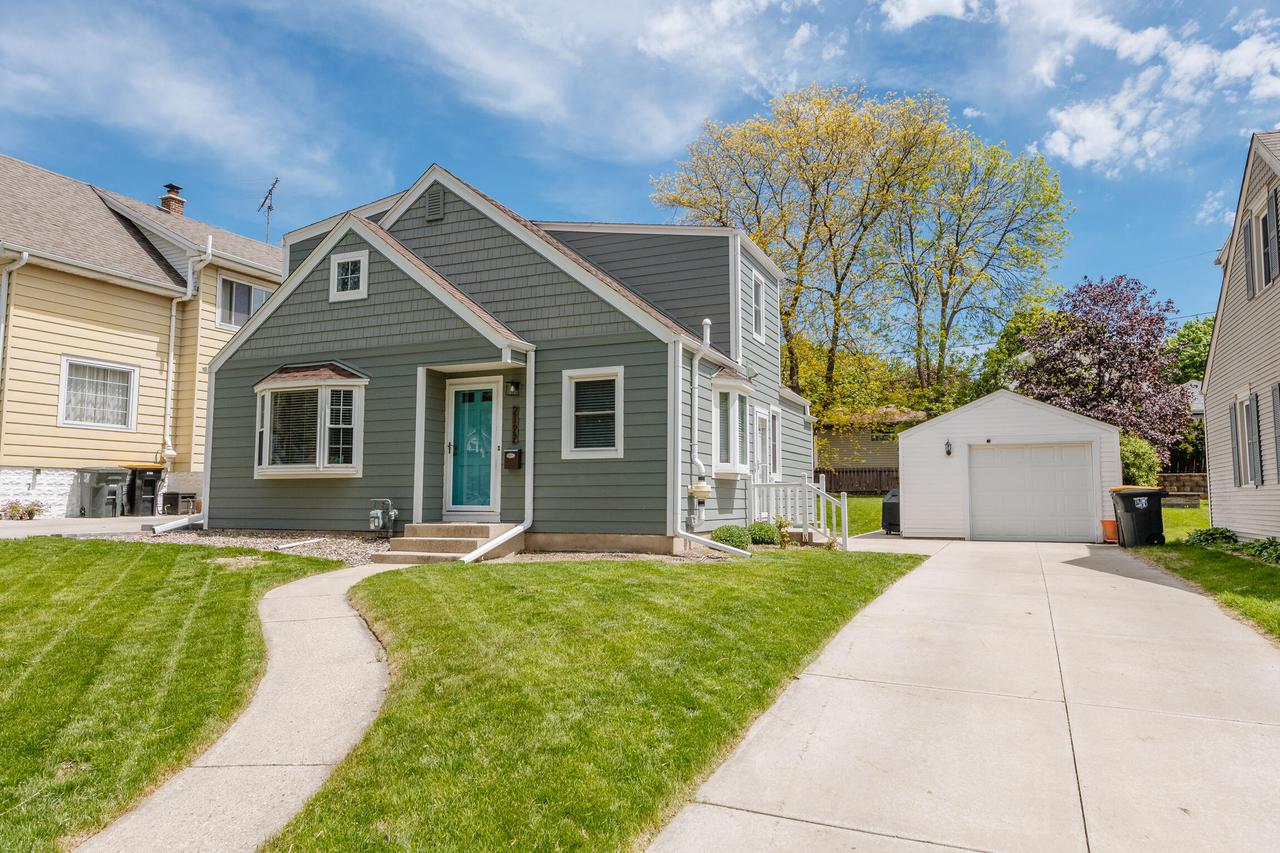 2122 N 85th St., Wauwatosa, WI 53226
